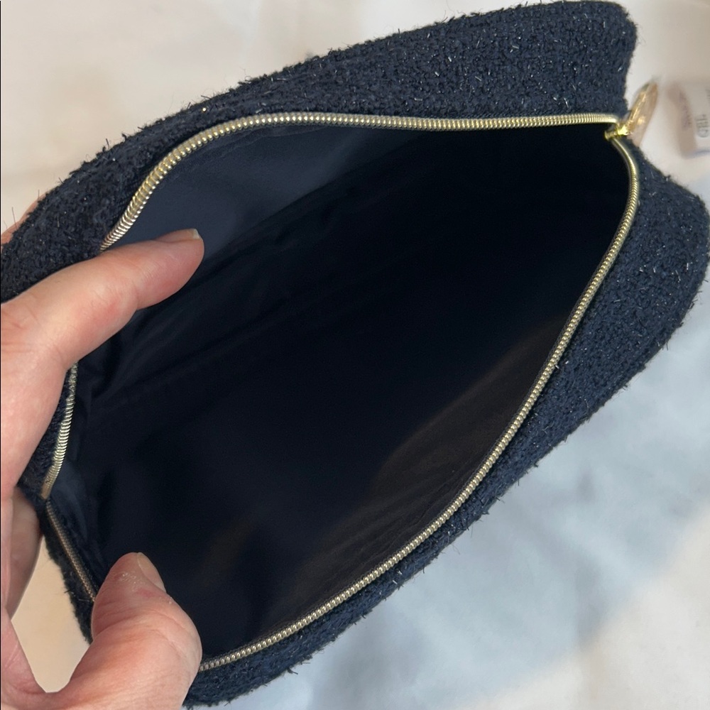 Chanel Beauté Navy Blue Tweed Cosmetic Pouch - Gold VIP Gift NEW in Box - Picture 4 of 10